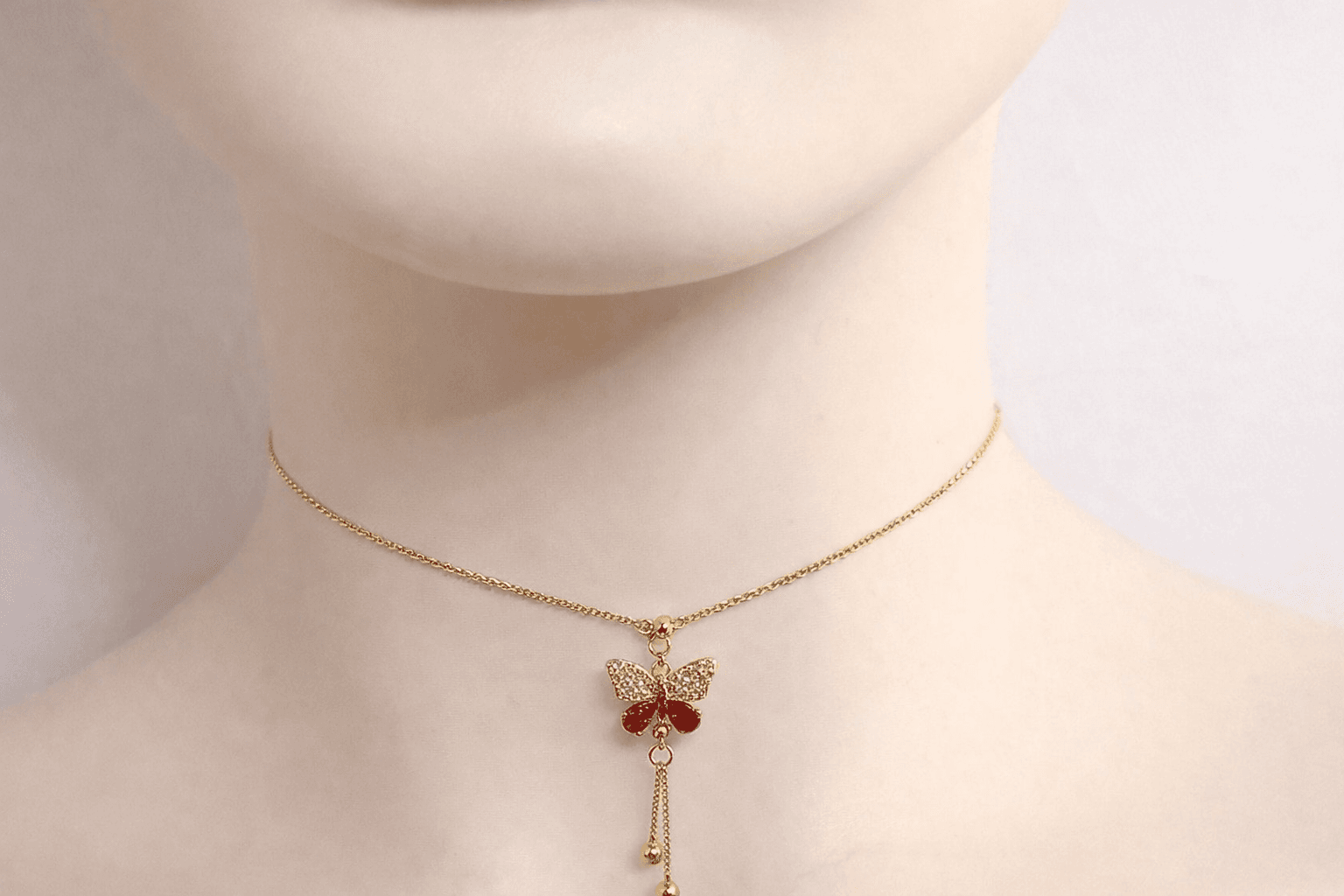 Gold butterfly pendant nacklace