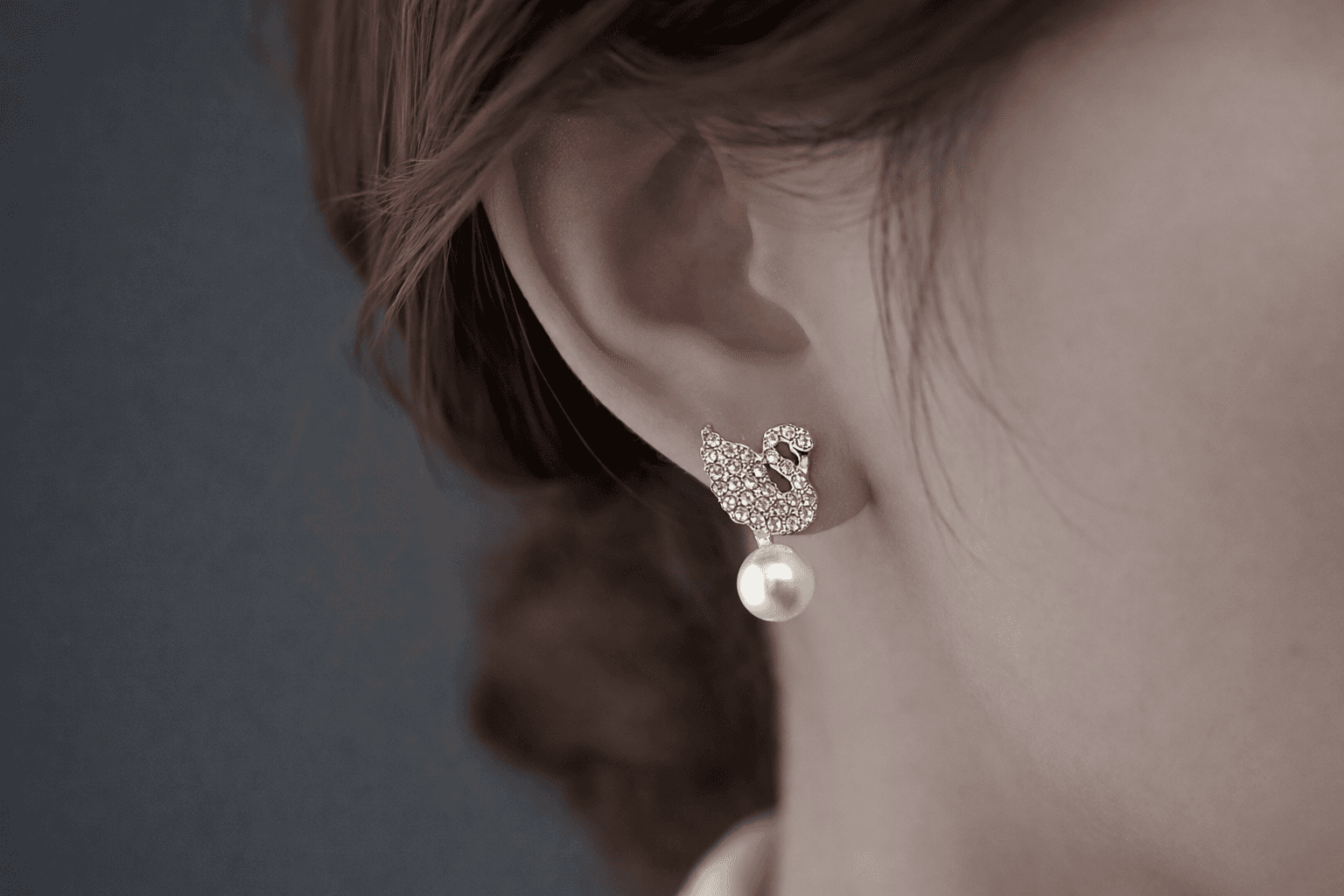 Gold Toned Swan Stud Pearl Earrings