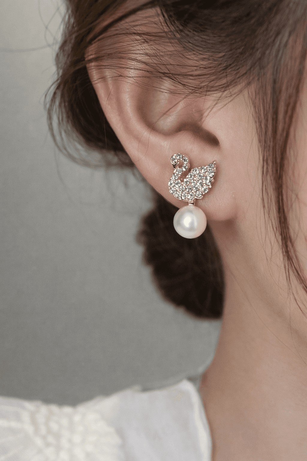 Gold Toned Swan Stud Pearl Earrings